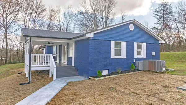 $299,999 | 520 Tennessee Street, Spring City, TN 37381