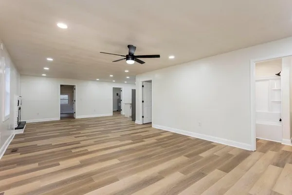 $299,999 | 520 Tennessee Street, Spring City, TN 37381