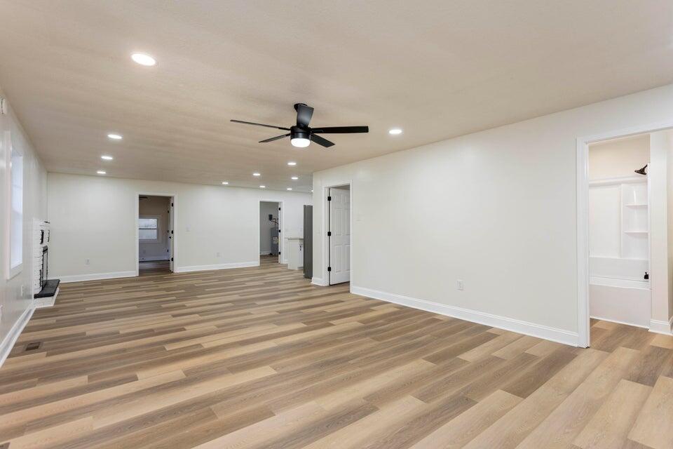 520 Tennessee Street Spring City, TN 37381 - Photo 5 of 40 Living Room