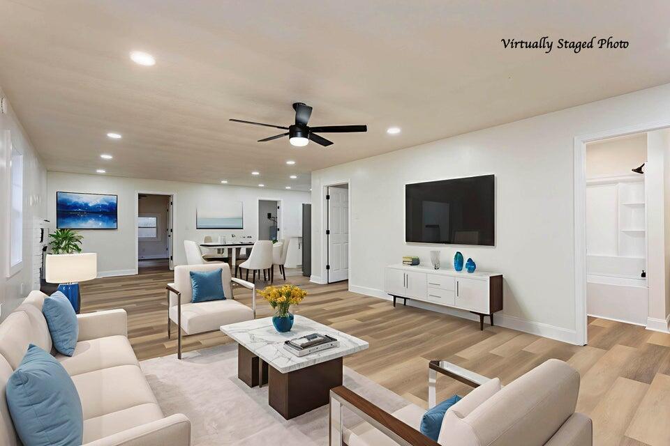 520 Tennessee Street Spring City, TN 37381 - Photo 6 of 40 Living Room