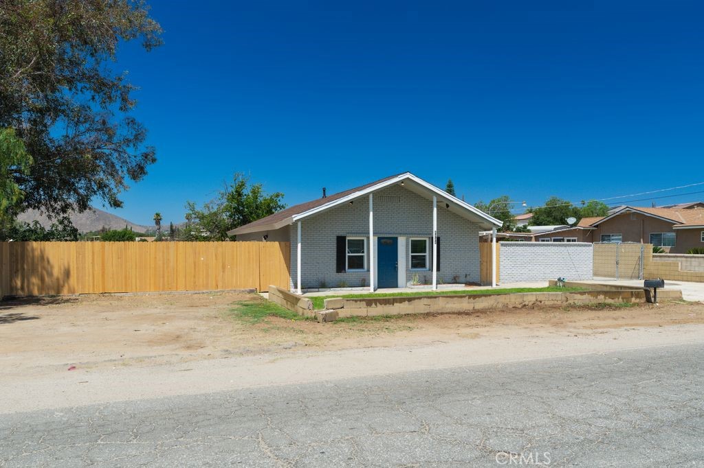 4834 Hedrick Avenue Riverside, CA 92505 - Photo 1 of 31