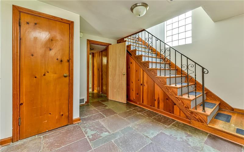 3896 Anderson Road Gibsonia, PA 15044 - Photo 3 of 25 Gallery Image 3
