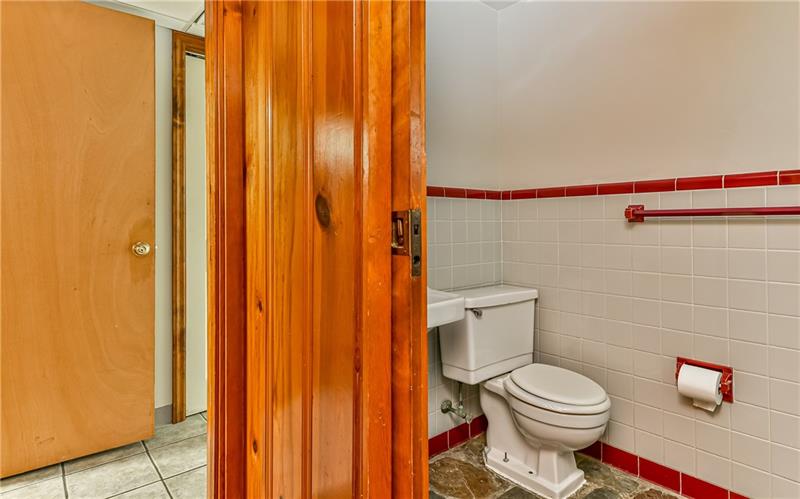3896 Anderson Road Gibsonia, PA 15044 - Photo 5 of 25 Gallery Image 5