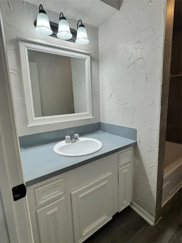 $1,150 | 107 East Willowick Avenue, Unit 6, Friendswood, TX 77546