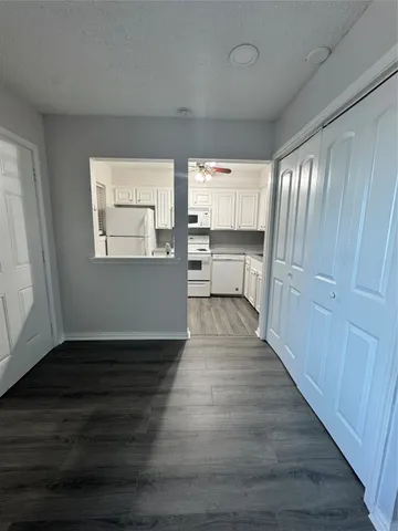 $1,150 | 107 East Willowick Avenue, Unit 6, Friendswood, TX 77546