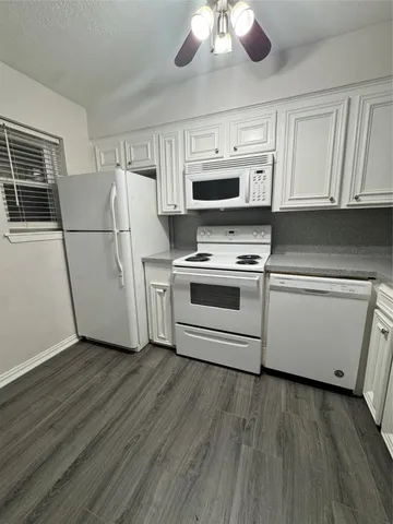 $1,150 | 107 East Willowick Avenue, Unit 6, Friendswood, TX 77546