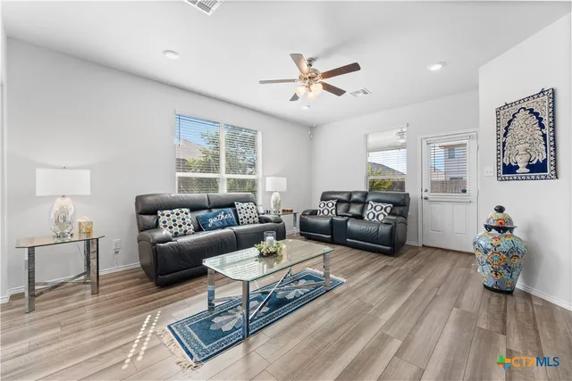 $380,000 | 406 Tapaderos Path, Killeen, TX 76542