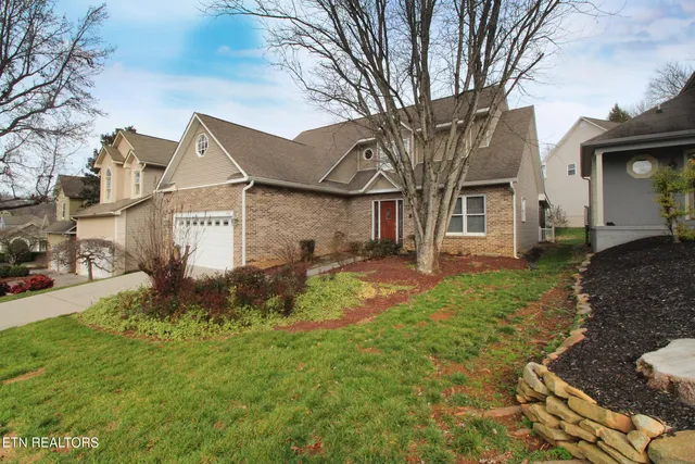 $399,900 | 1006 Middleton Place, Knoxville, TN 37923