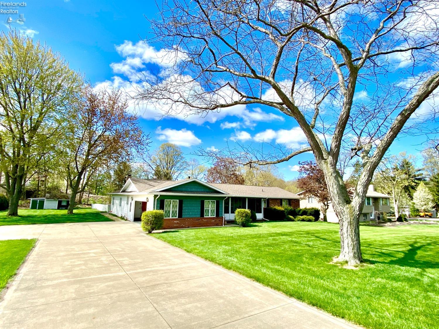 4450 Beach Club Road Port Clinton, OH 43452 - Photo 2 of 23 Gallery Image 2