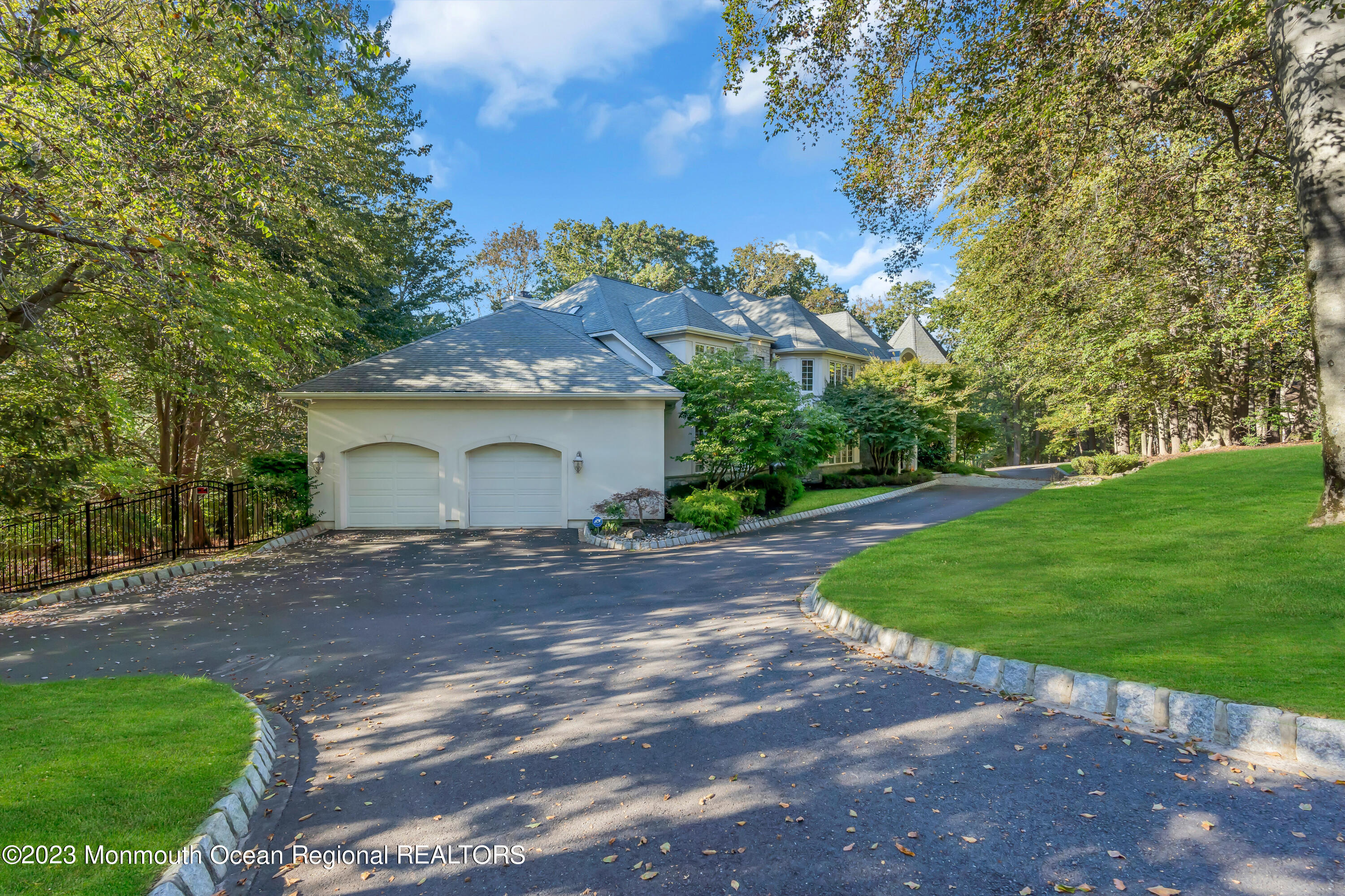 8 Round Hill Holmdel, NJ 07733 - Photo 3 of 107 004_dsc05919-1