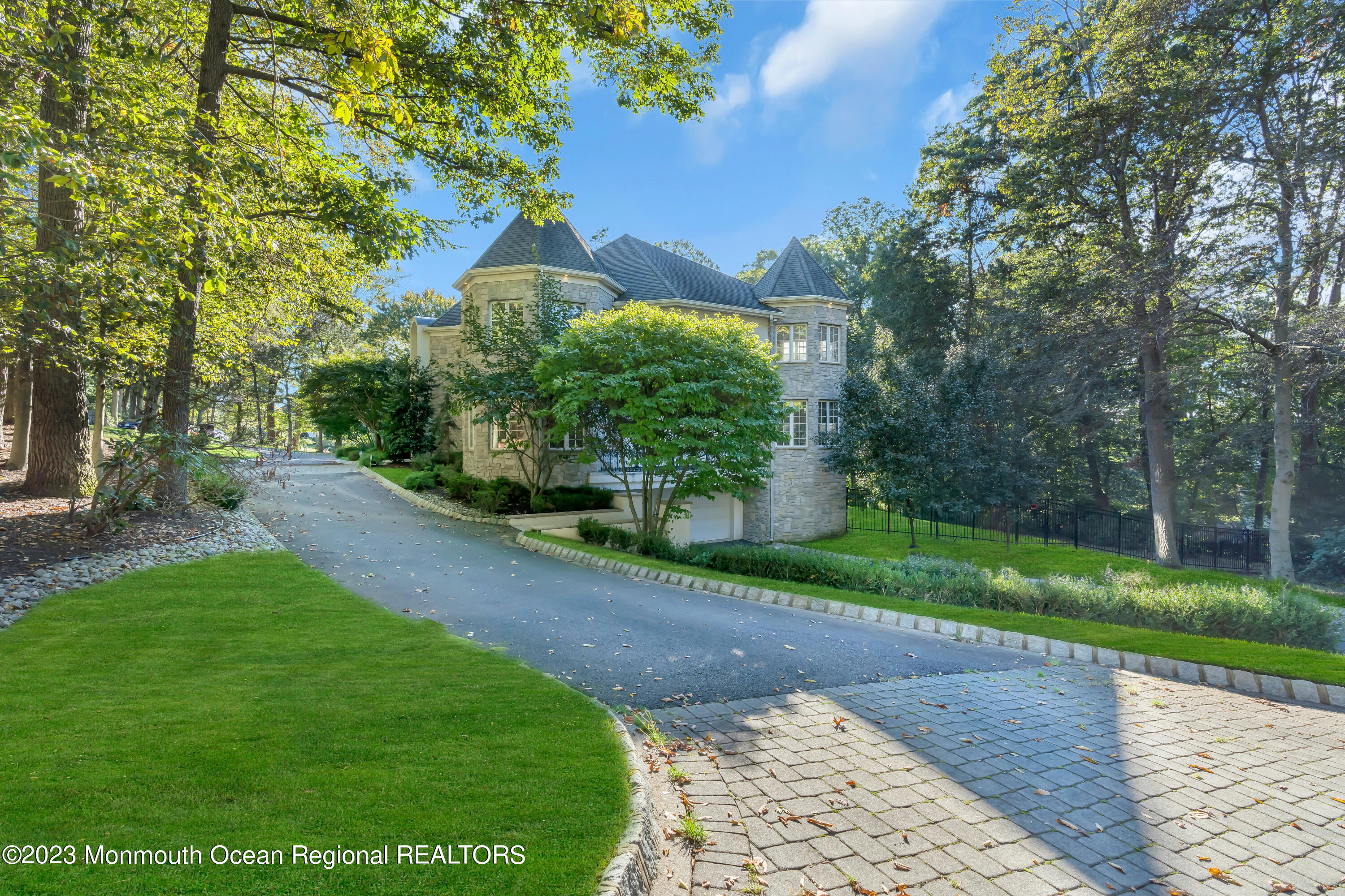 8 Round Hill Holmdel, NJ 07733 - Photo 4 of 107 007_dsc05924-1