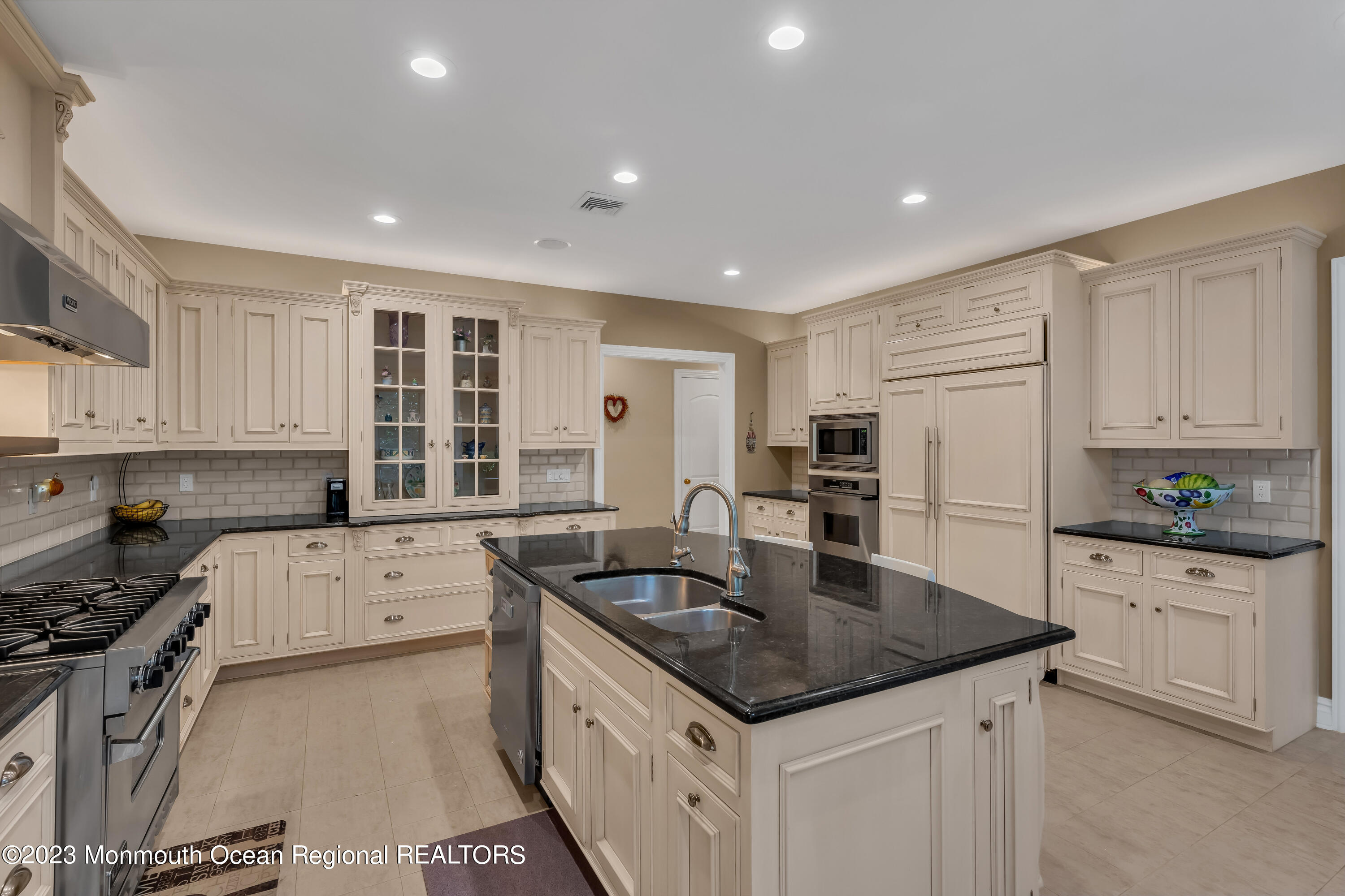 8 Round Hill Holmdel, NJ 07733 - Photo 41 of 107 054_dsc05708