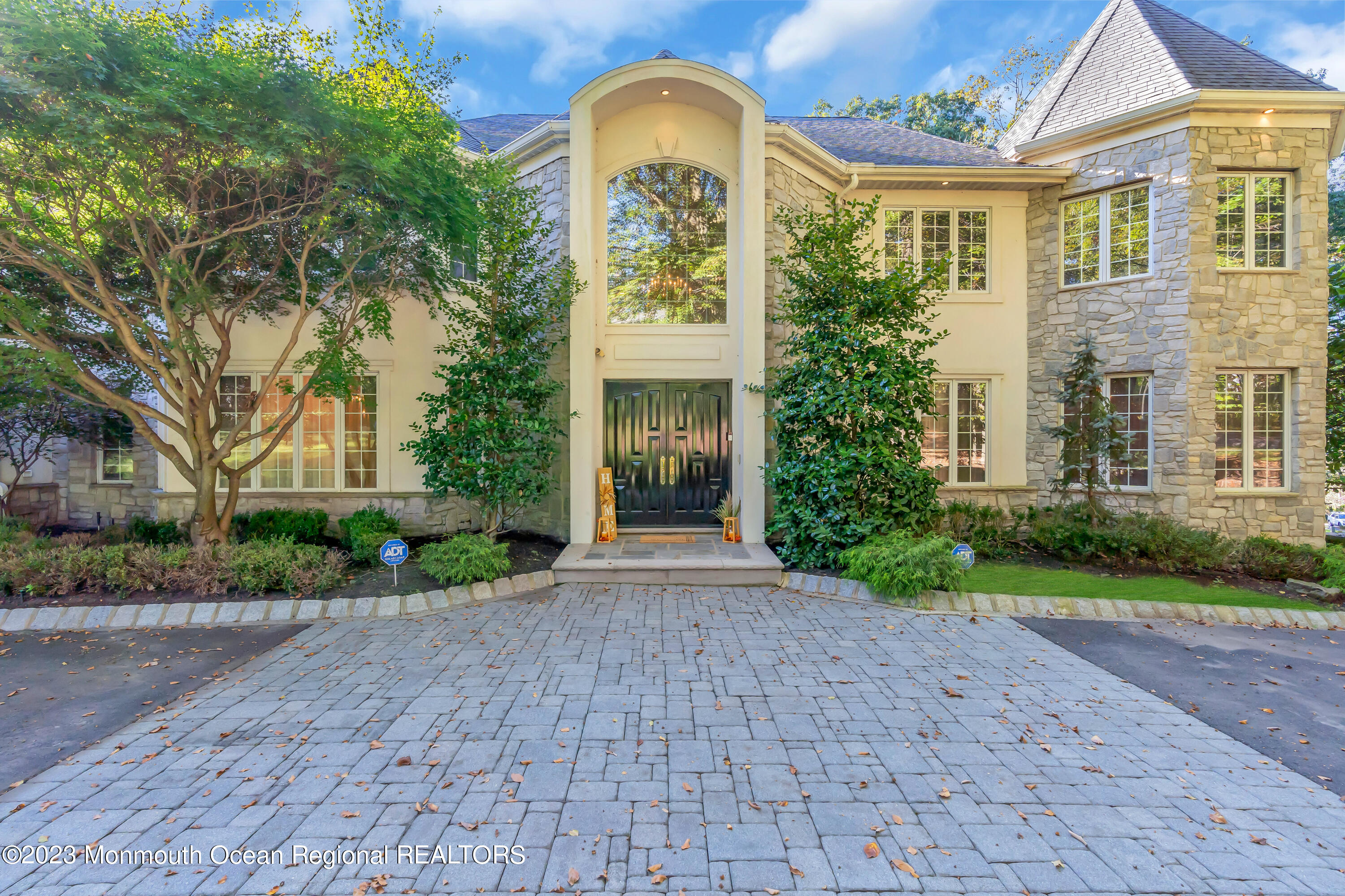 8 Round Hill Holmdel, NJ 07733 - Photo 5 of 107 008_dsc05904-1