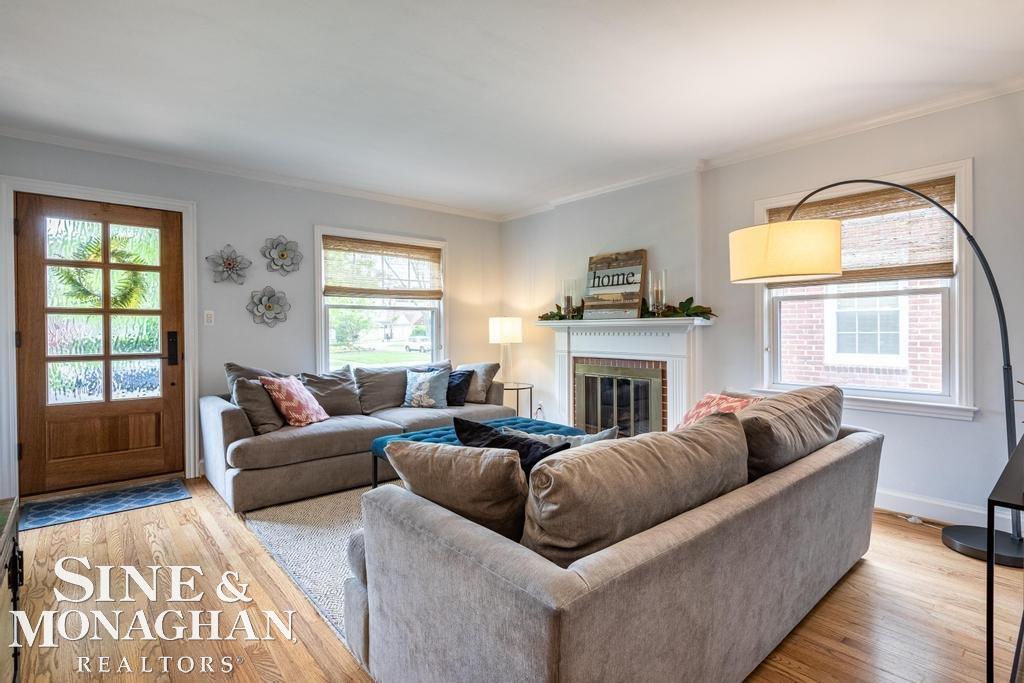 1458 Hampton Road Grosse Pointe, MI 48236 - Photo 3 of 28