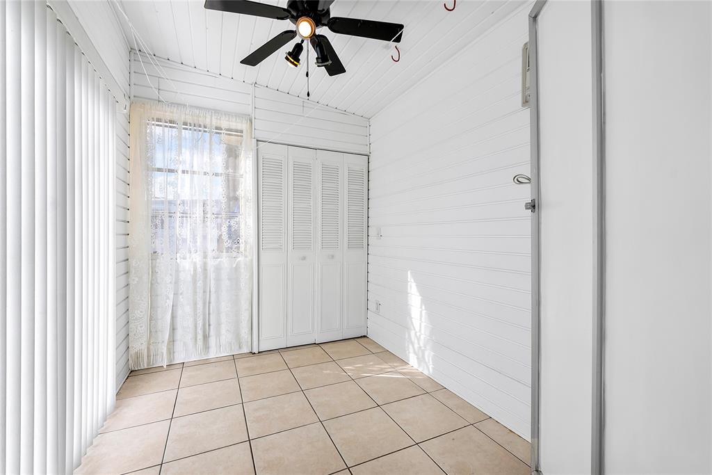 8600 Southwest 16th Place Davie, FL 33324 - Photo 13 of 20 a view of an entryway