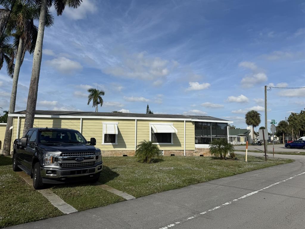 8600 Southwest 16th Place Davie, FL 33324 - Photo 15 of 20 a living room with furniture