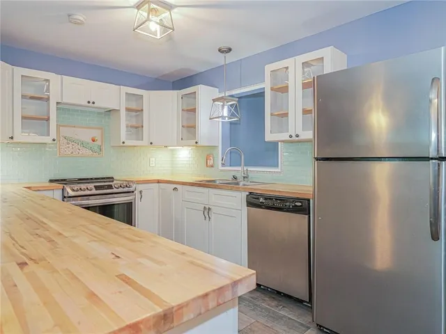 $2,100 | 426 Tulip Drive, Sebastian, FL 32958