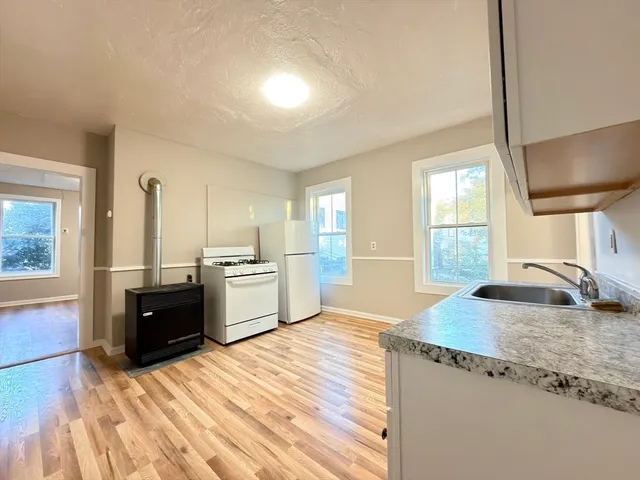 $1,799 | 16 1/2 Winslow Street, Unit 2, Worcester, MA 01609