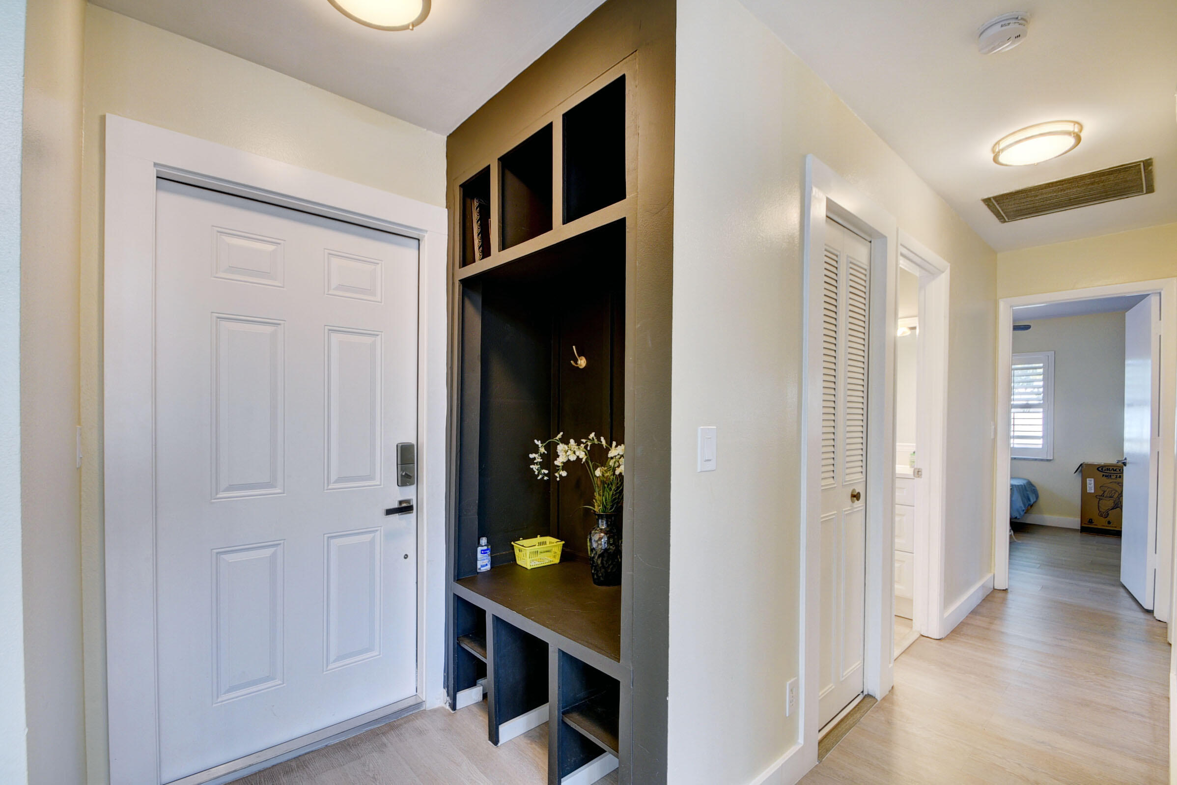 7258 Pine Manor Drive Lake Worth, FL 33467 - Photo 23 of 39 Mudroom/Entrance