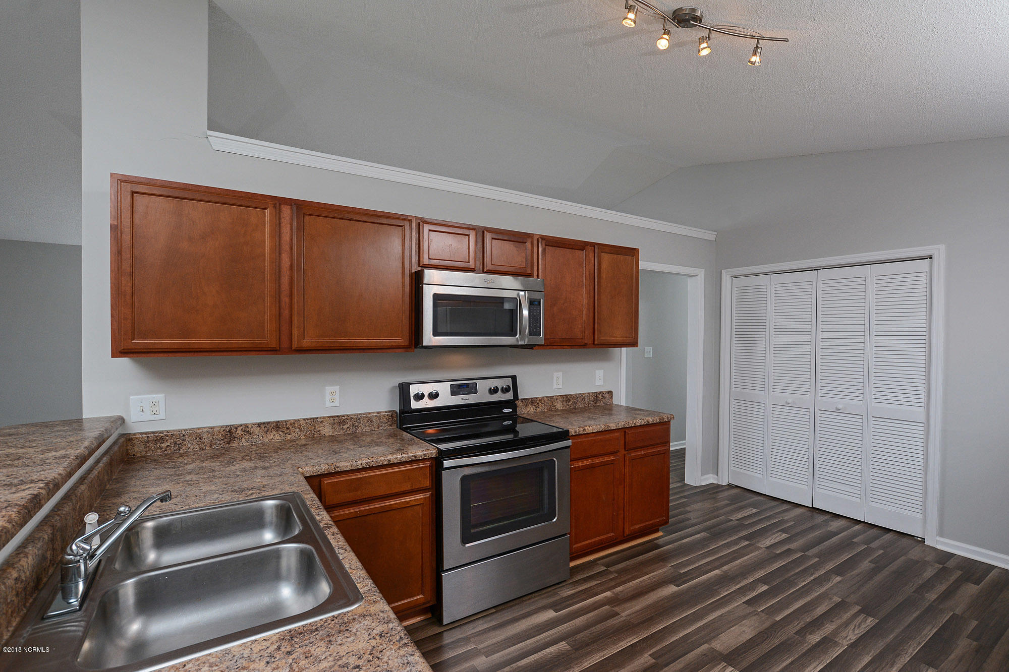 155 Wheaton Drive Richlands, NC 28574 - Photo 8 of 28 DSC_1832