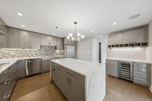 $1,095,000 | 100 East Huron Street, Unit 3901, Chicago, IL 60611