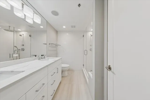 $1,095,000 | 100 East Huron Street, Unit 3901, Chicago, IL 60611