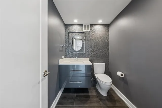 $1,095,000 | 100 East Huron Street, Unit 3901, Chicago, IL 60611