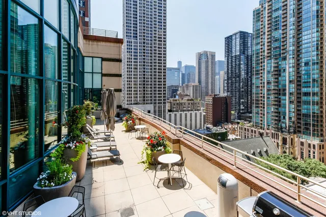 $1,095,000 | 100 East Huron Street, Unit 3901, Chicago, IL 60611
