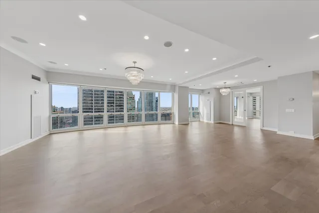 $1,095,000 | 100 East Huron Street, Unit 3901, Chicago, IL 60611