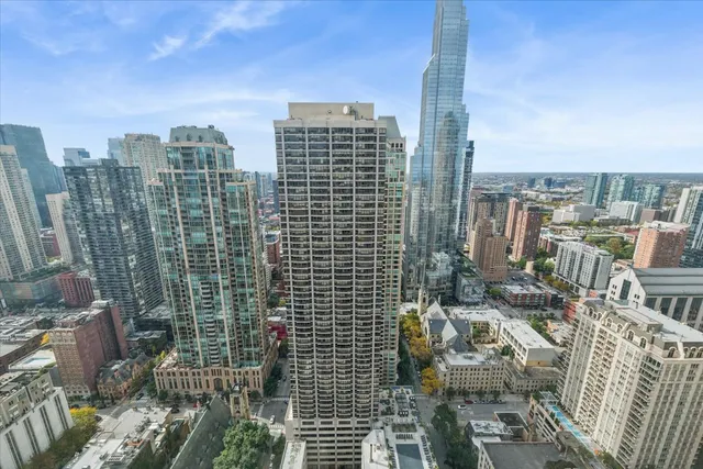 $1,095,000 | 100 East Huron Street, Unit 3901, Chicago, IL 60611