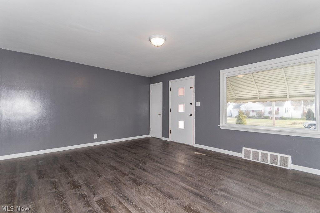 1608 Overbrook Road Cleveland, OH 44124 - Photo 10 of 31