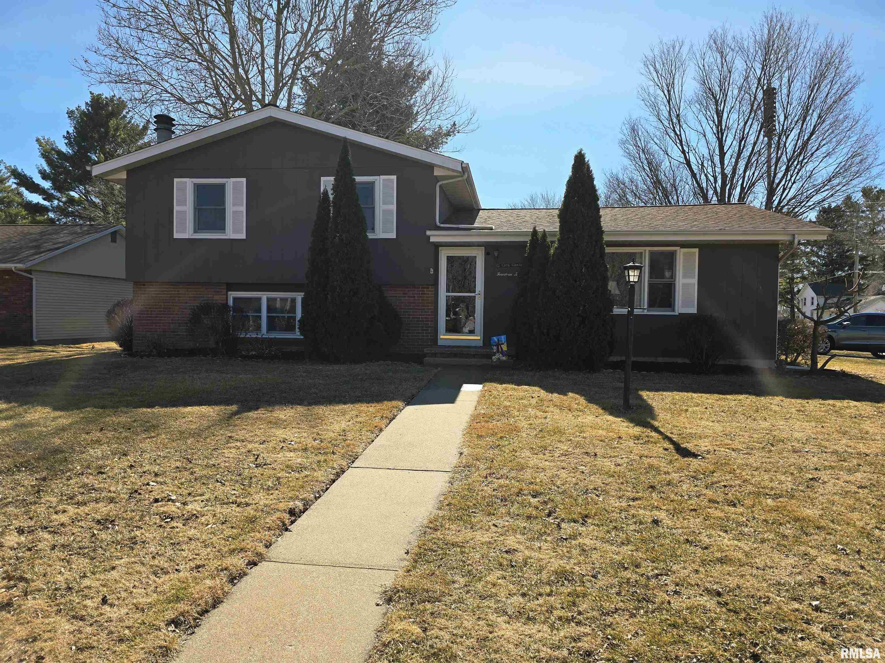1410 East Locust Street Canton, IL 61520 - Photo 1 of 57
