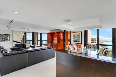 $759,000 | 5380 North Ocean Drive, Unit 20B, Singer Island, FL 33404