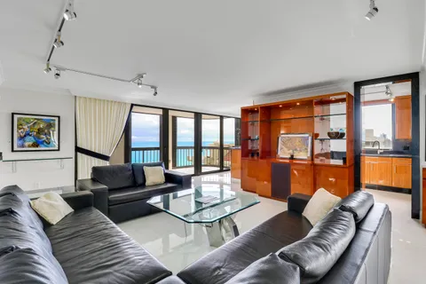 $759,000 | 5380 North Ocean Drive, Unit 20B, Singer Island, FL 33404