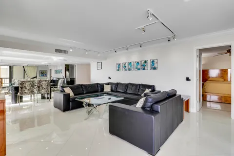 $759,000 | 5380 North Ocean Drive, Unit 20B, Singer Island, FL 33404