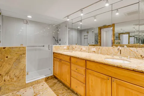 $759,000 | 5380 North Ocean Drive, Unit 20B, Singer Island, FL 33404