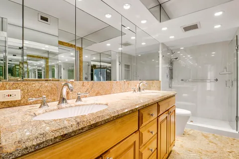 $759,000 | 5380 North Ocean Drive, Unit 20B, Singer Island, FL 33404