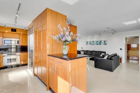 $759,000 | 5380 North Ocean Drive, Unit 20B, Singer Island, FL 33404