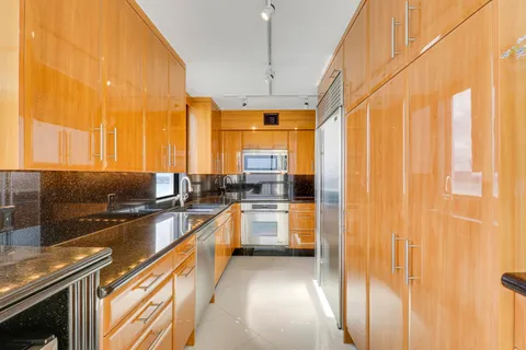 $759,000 | 5380 North Ocean Drive, Unit 20B, Singer Island, FL 33404