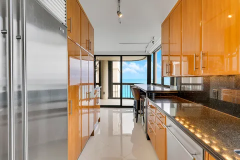 $759,000 | 5380 North Ocean Drive, Unit 20B, Singer Island, FL 33404