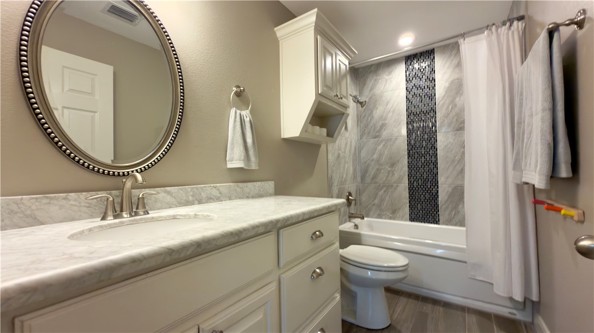 638 Moray Place Corpus Christi, TX 78411 - Photo 19 of 34 Bath 2