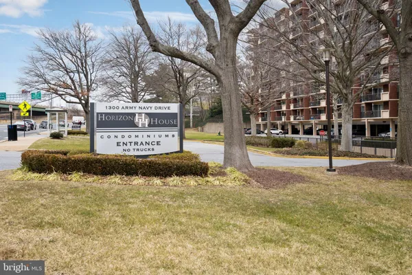 $2,000 | 1300 Army Navy Drive, Unit 501, Arlington, VA 22202