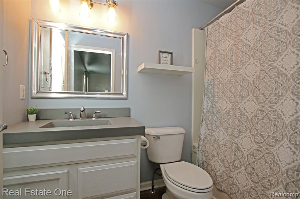 3250 Frembes Road Waterford, MI 48329 - Photo 23 of 45 Gallery Image 23