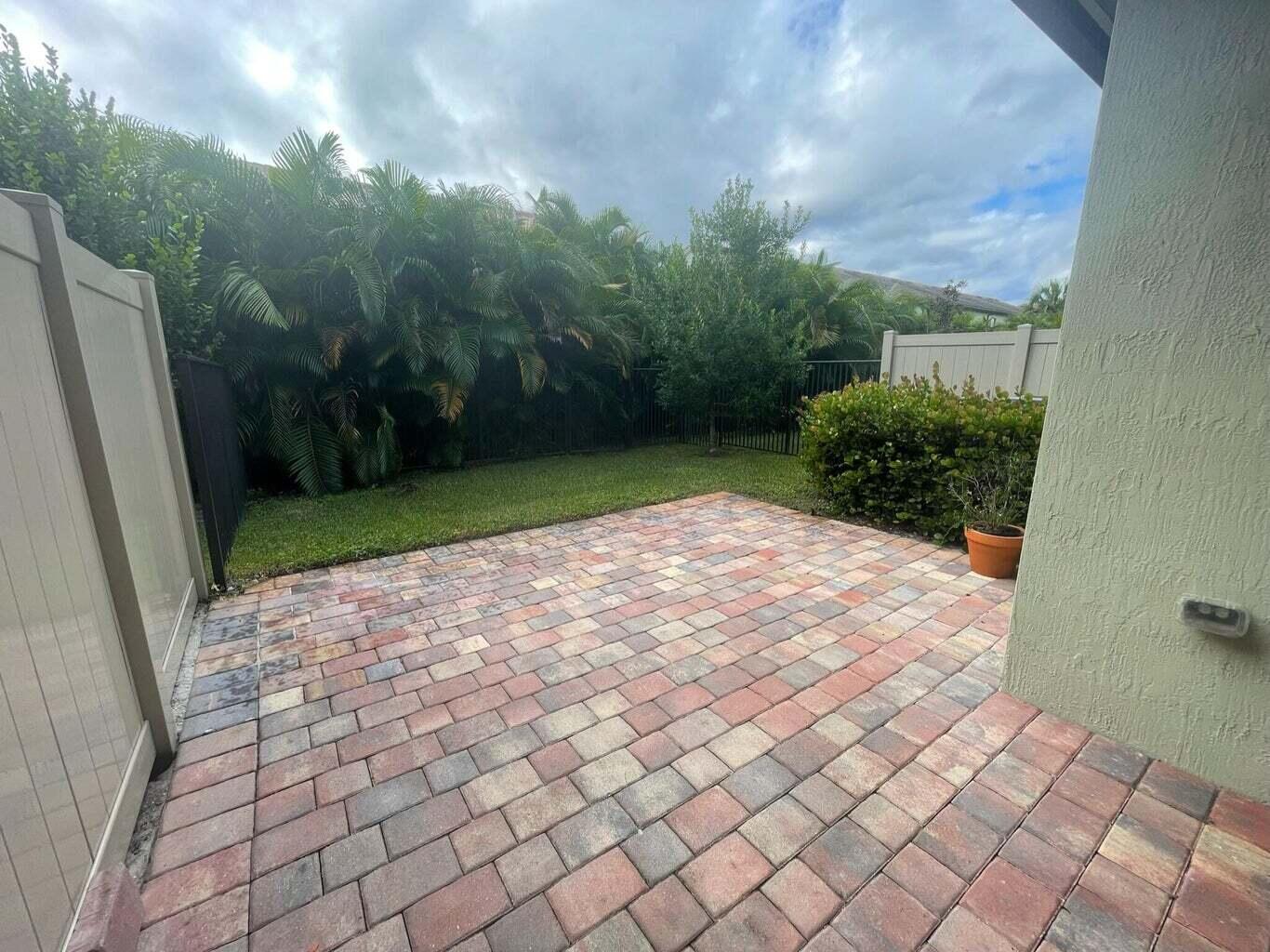 8280 Cadre Noir Road Lake Worth, FL 33467 - Photo 15 of 16 Patio