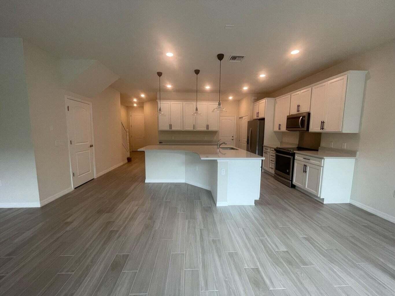 8280 Cadre Noir Road Lake Worth, FL 33467 - Photo 5 of 16 Kitchen/Living