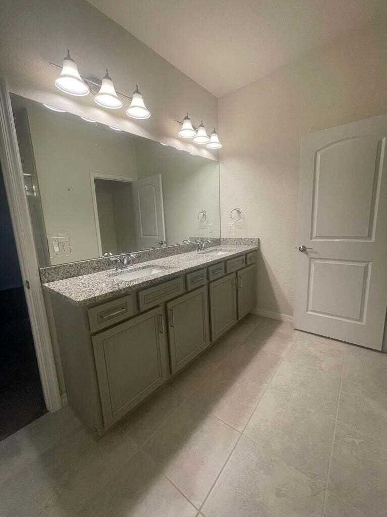 8280 Cadre Noir Road Lake Worth, FL 33467 - Photo 9 of 16 Main Bathroom