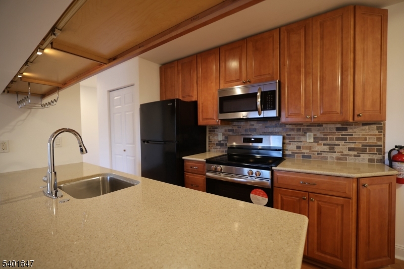 70 Eton Way Somerset, NJ 08873 - Photo 6 of 18