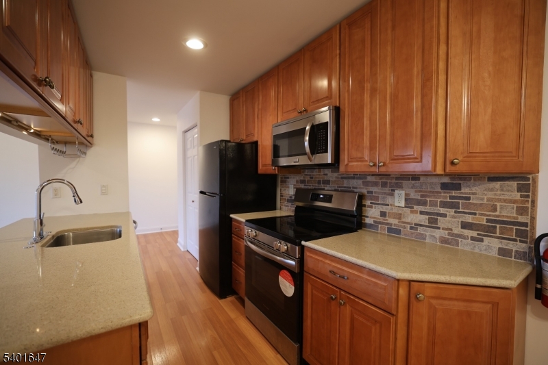 70 Eton Way Somerset, NJ 08873 - Photo 8 of 18