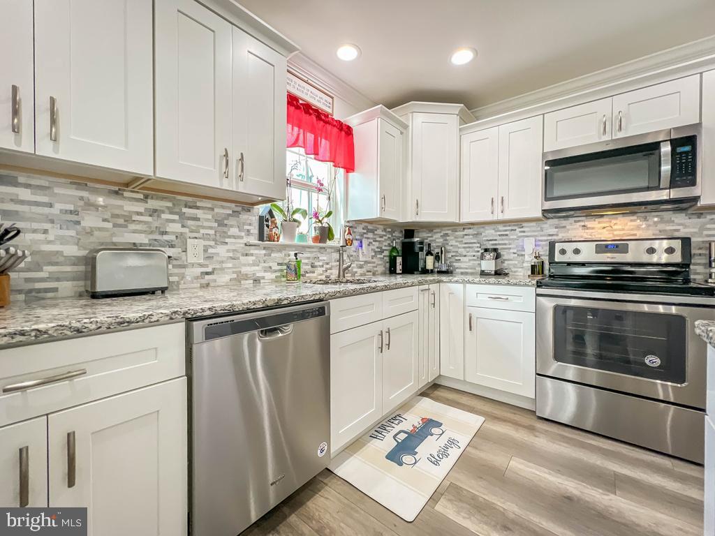 63 Red Maple Lane Levittown, PA 19055 - Photo 18 of 45