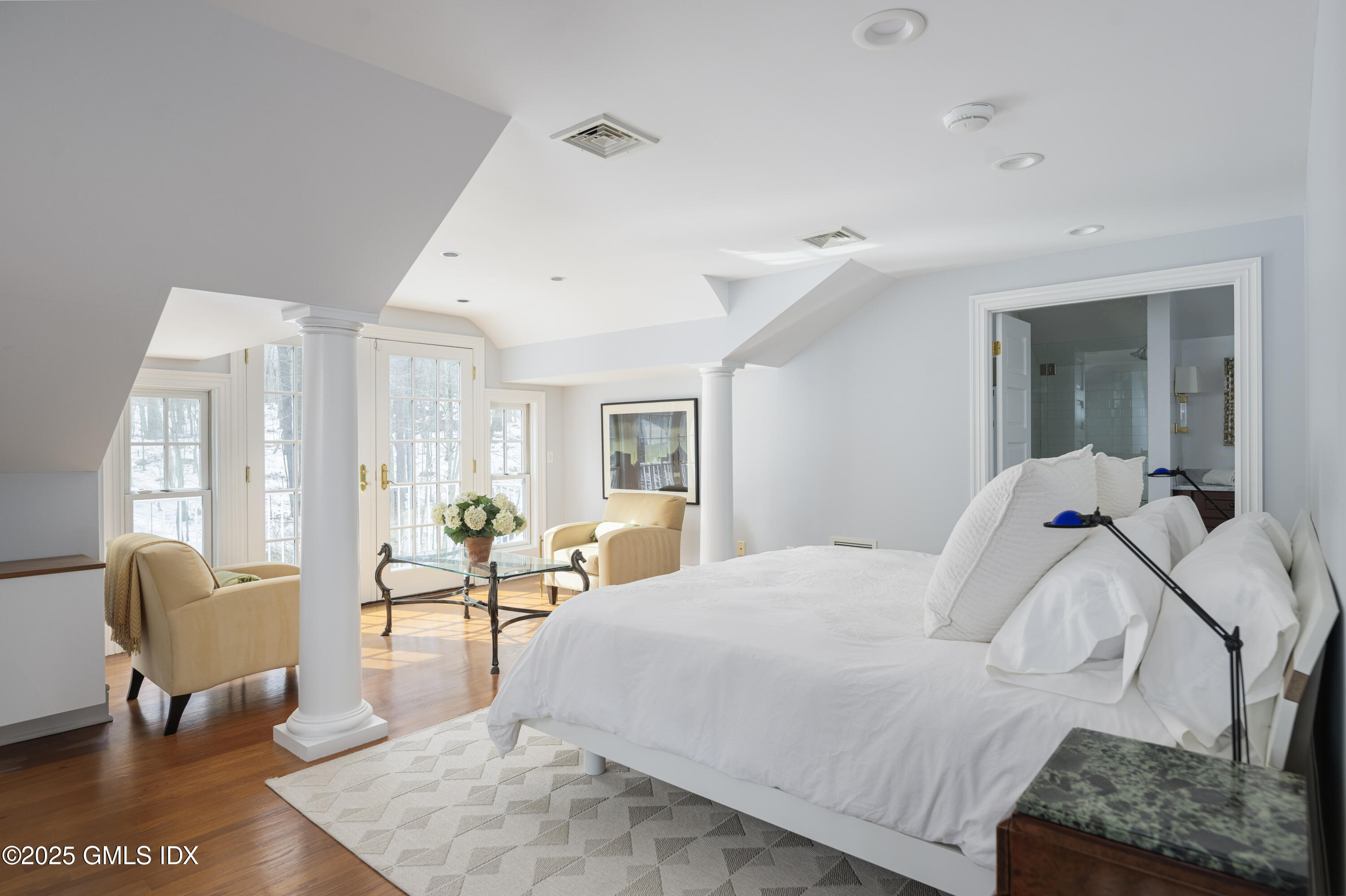 44 North Porchuck Road Greenwich, CT 06831 - Photo 31 of 61 3rd Floor Suite w/Balcony